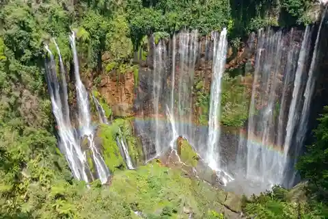 From Yogyakarta: Borobudur, WaterFall , Bromo and Ijen Tour