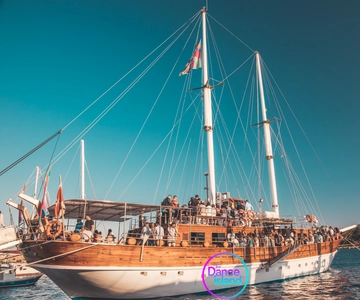 Sliema: Sailboat Party with an Open Bar, Food, and Swimming