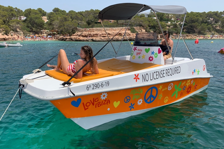 Ibiza: Entdecke die besten Buchten in einem selbstgesteuerten Boot