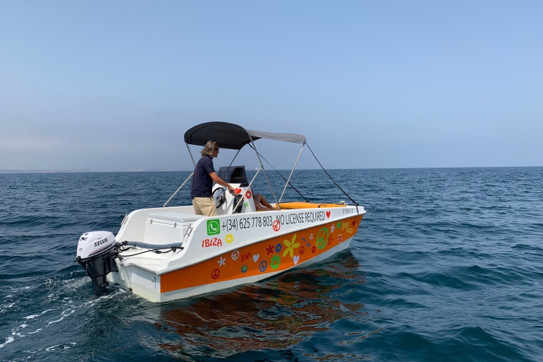Ibiza : Découvrez les meilleures criques à bord d'un bateau conduit par vous-mêmeDécouvrez les meilleures criques à bord d'un bateau conduit par vous-même