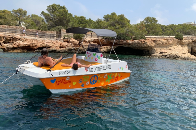 Ibiza: ontdek de mooiste baaien in een boot die je zelf bestuurt