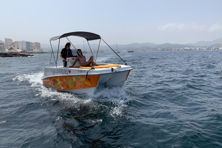 Ibiza: ontdek de mooiste baaien in een boot die je zelf bestuurtOntdek de beste baaien in een boot die u zelf bestuurt
