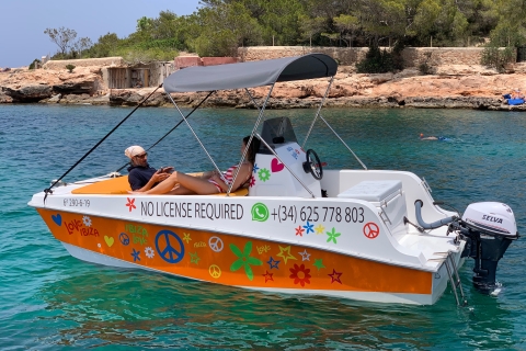 Ibiza: Descubre las mejores calas en un barco conducido por ti mismo