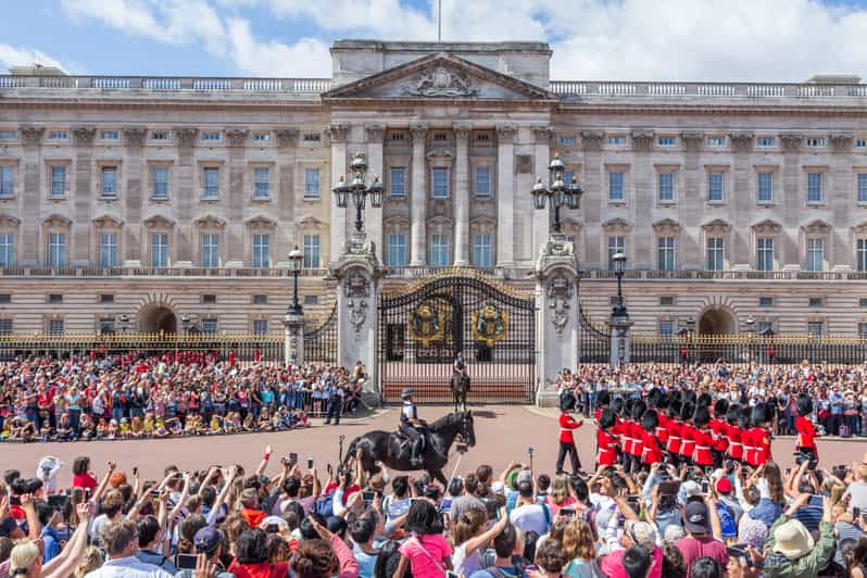 Londyn Pałac Buckingham i zmiana warty GetYourGuide