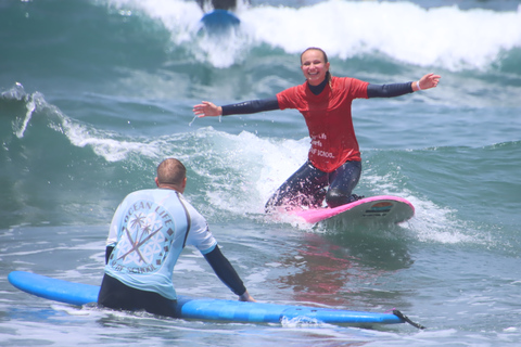 Playa de Las Americas: Lekcja grupowa surfingu z wyposażeniem