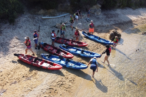 Kayak de mer privé sur la ville engloutie de l'ancienne Feia