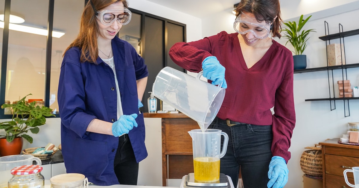 París fabrica tu propio jabón en un taller francés GetYourGuide