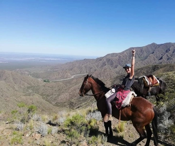 Mendoza: Sunset Horse Back Riding in the Mountains and BBQ