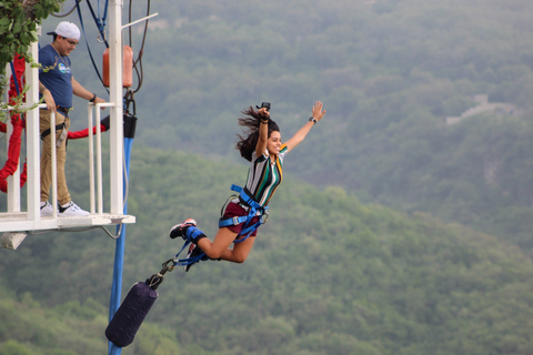 Santiago: Skoki na bungee w parku Cola de Caballo