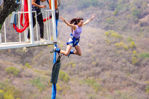 Santiago: Bungee Jumping im Cola de Caballo Park