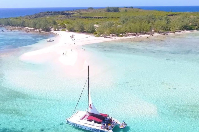 Grand Baie: dagtour per catamaran over 3 eilanden met lunchGedeelde rondleiding