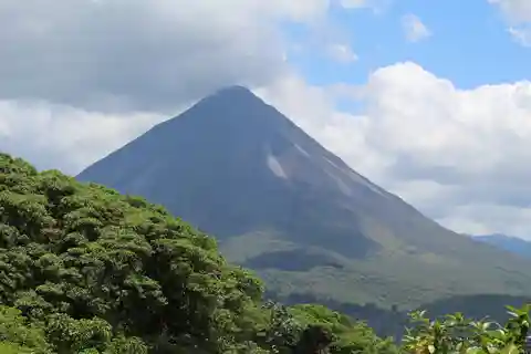 Guanacaste: Arenal Volcano Nature and Hot Springs Tour