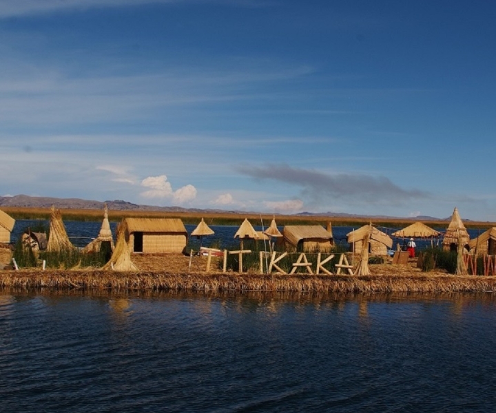 Puno : excursion d'une journée aux îles flottantes d'Uros et à Taquile