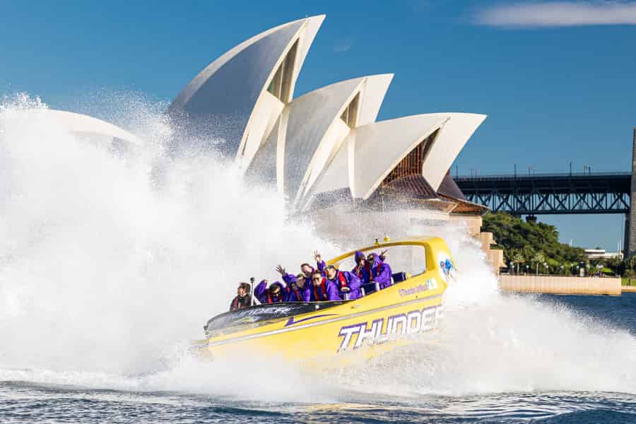 Sydney Harbour: 45-minütige Fahrt mit extremem Adrenalinrausch. Foto: GetYourGuide Sydney Harbour: 45-minütige Fahrt mit extremem Adrenalinrausch. Foto: GetYourGuide