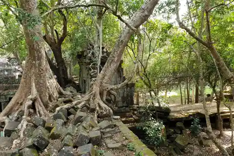Koh Ker, Beng Mealea e vila flutuante.