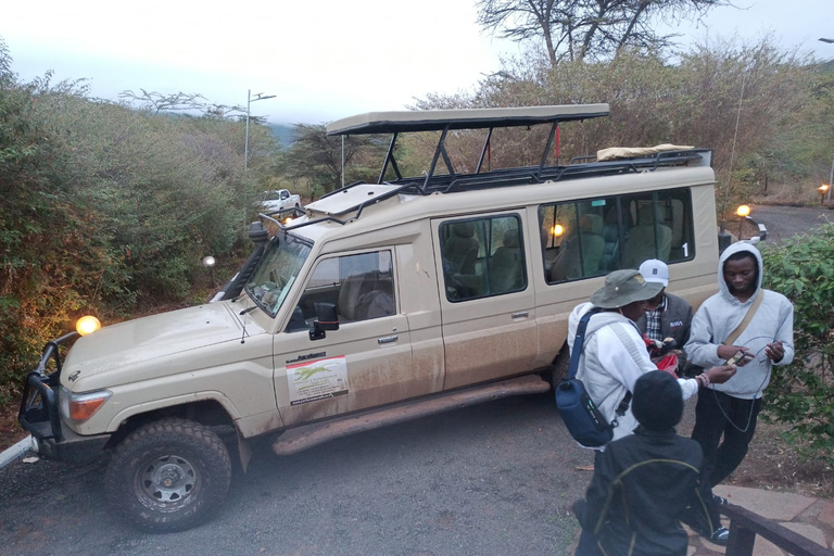 3 Days group joining safari to Masai Mara Using a 4 x 4