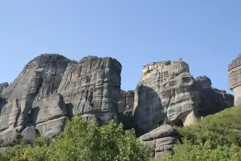 アテネ発：メテオラハイキングツアー＆修道院訪問