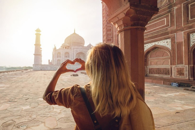 Au départ de Delhi : visite privée d&#039;une journée au lever du soleil au Taj Mahal et au fort d&#039;AgraVoiture + Guide