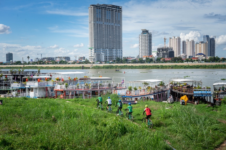 Phnom Penh: fiets- en bootcruise bij zonsondergang