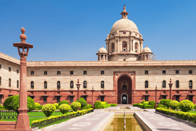 Visita guiada privada de un día a Nueva y Vieja Delhi en coche con aire acondicionadoSólo coche, conductor y servicio guiado