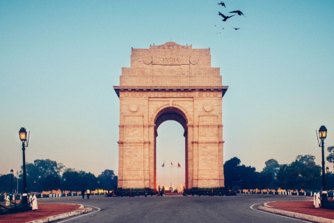 Visita guiada privada de un día a Nueva y Vieja Delhi en coche con aire acondicionadoSólo coche, conductor y servicio guiado