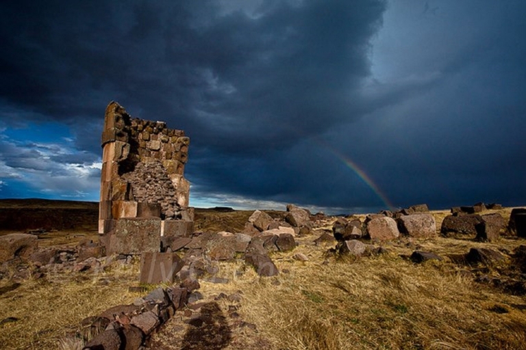 De Puno : Visite des tombes pré-incas de SillustaniExcursion à Sillustani avant les tombes incas - Lake Hotels