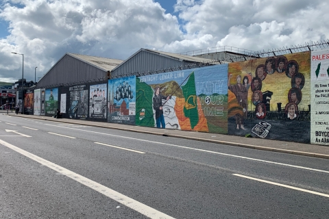 Visite des peintures murales de Belfast et des taxis politiques.Visite en taxi de Belfast, de la politique et des peintures murales.