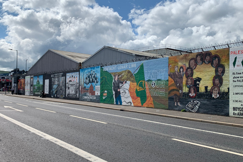 Belfast political and murals taxi tour .