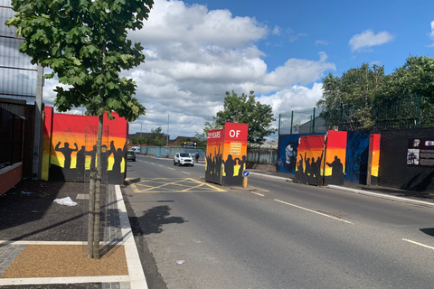 Belfast political and murals taxi tour .