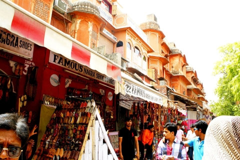 Jaipur: Private Shopping Tour mit Abholung und RückgabeTour mit der AC-Limousine - Toyota Etios oder ähnlich