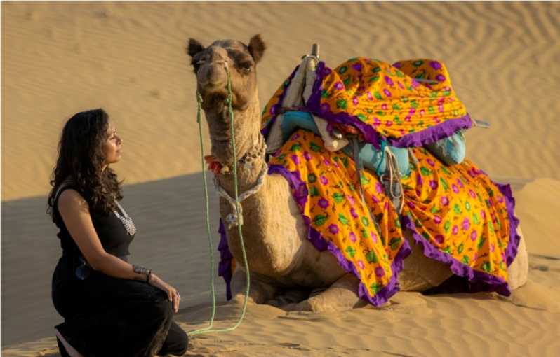 Nomadische, nicht-touristische Kamel- und Wüstensafari-Tour mit Übernachtung