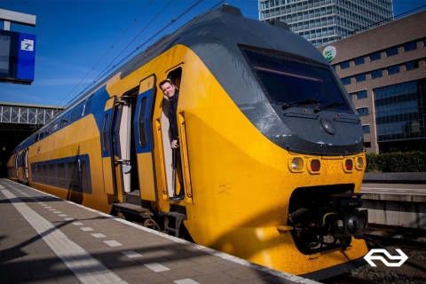 Amsterdam : Transfert en train de l'aéroport de Schiphol de/à Den HaagAller simple de l'aéroport de Schiphol à Den Haag - Première classe