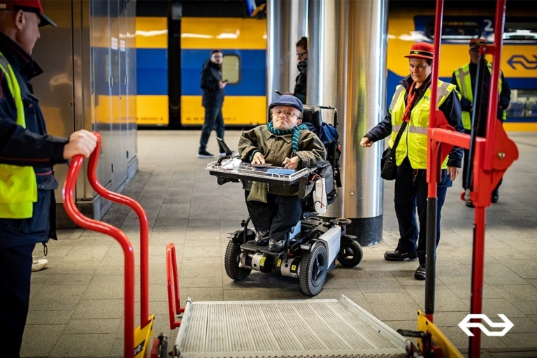 Amsterdam: Transfer pociągiem Lotnisko Schiphol z/do RotterdamuRotterdam do lotniska Schiphol – 2. klasa (w tym opłata 1 €)
