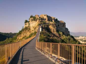 Excursion d'une journée depuis Rome : Civita di Bagnoregio et le jardin de la Villa Lante