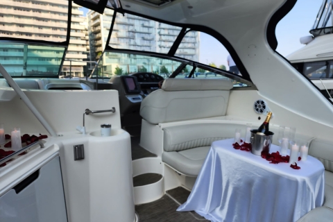 Prive-luxejacht Sightseeing Prosecco-cruiseToronto Luxe Jacht Sightseeing Prosecco Cruise!