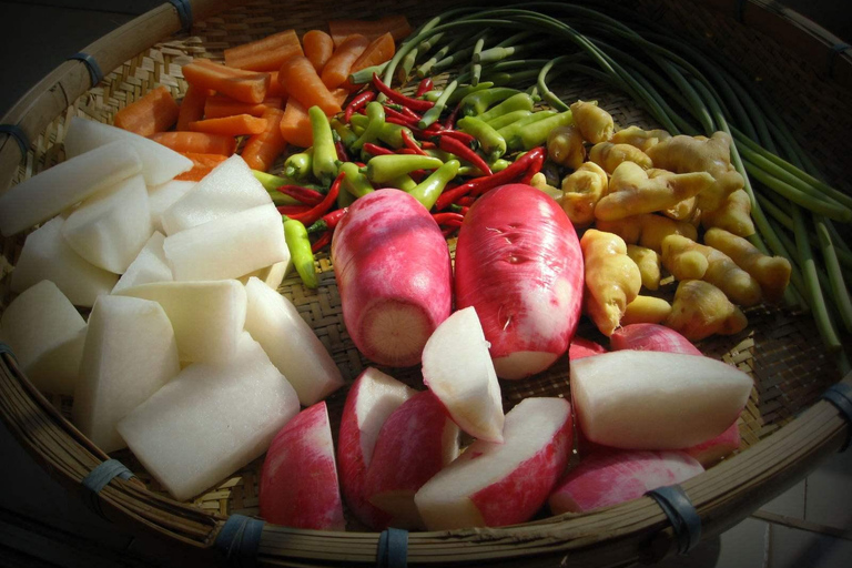 Chengdu: Sichuan Pickles Class with Market Visit & Meal