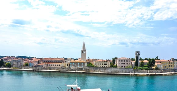 Poreč: Panorama-Bootsfahrt am Morgen zwischen 20 Inseln mit Getränken