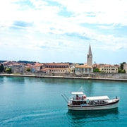 Poreč: Panorama-Bootsfahrt am Morgen zwischen 20 Inseln mit Getränken