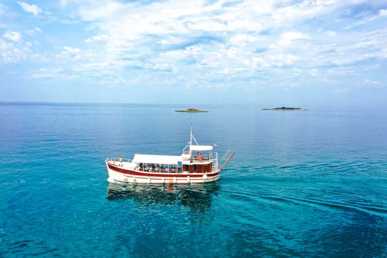 Poreč: Panoramic Morning Cruise Among 20 Islands with Drinks