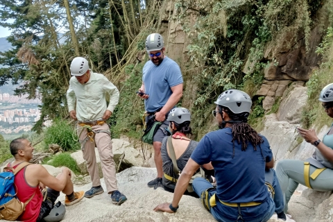 Medellin: excursion d'une journée à la tyrolienne privée et à la cascade