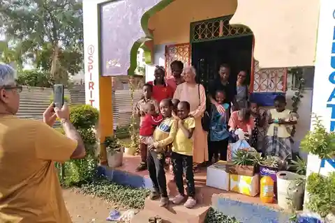 Ciudad de Mombasa: Visita a Hogares Infantiles y Recorrido de Donación.