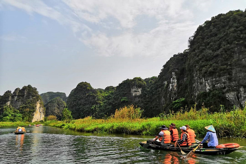 Da Hanoi: Tour guidato di Ninh Binh, pranzo e biglietti d&#039;ingresso