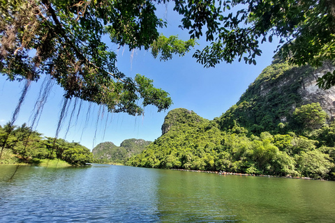 Da Hanoi: Tour guidato di Ninh Binh, pranzo e biglietti d&#039;ingresso