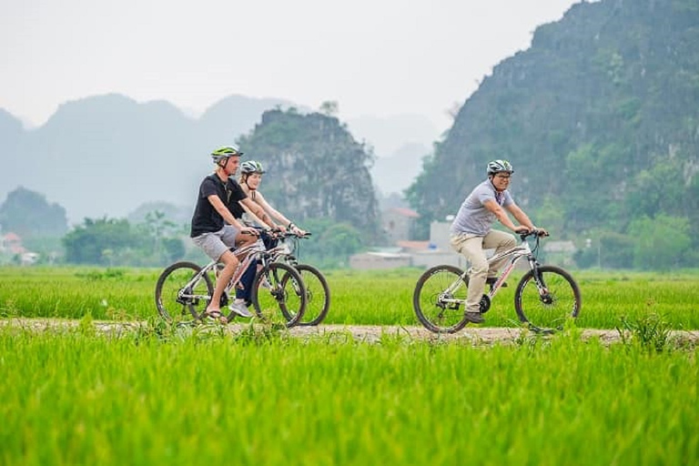 Ninh Binh-dagtour, bus, gids, lunch en toegangsprijzen