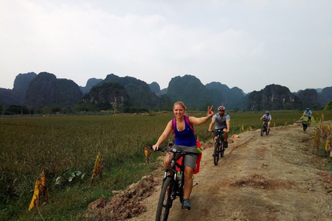 Excursion d'une journée à Ninh Binh, bus, guide, déjeuner et droits d'entrée