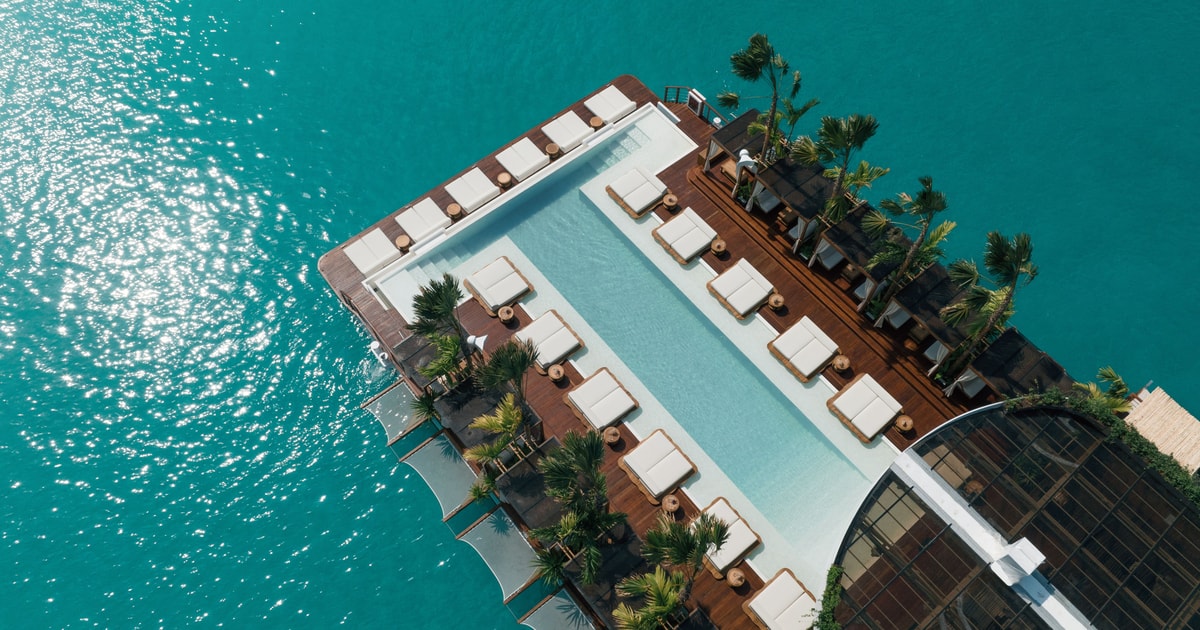 Phuket YONA Floating Beach Club Günü Deneyimi | GetYourGuide