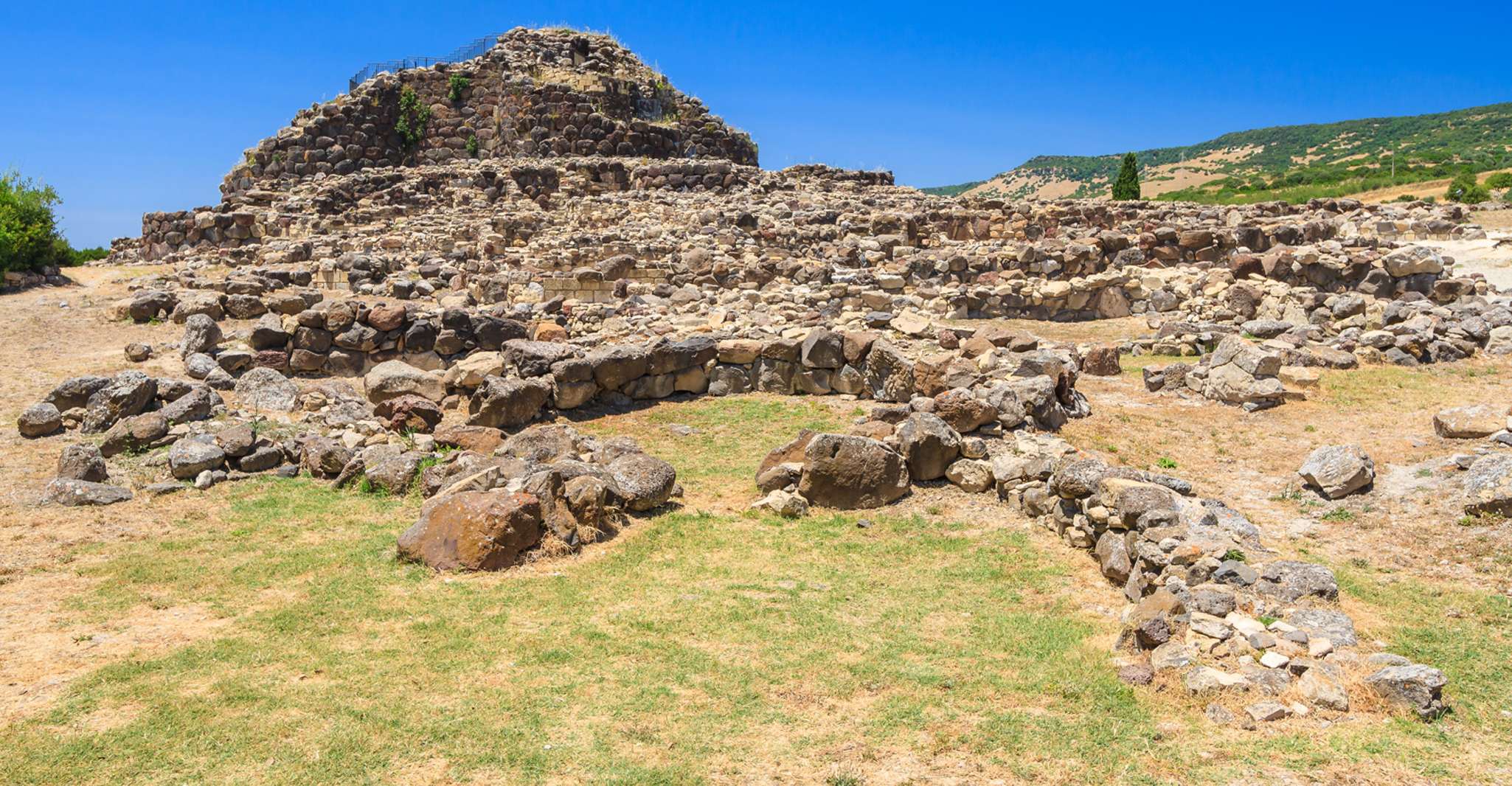 Cagliari，在Nuraxi di Barumini联合国教科文组织网站指南之旅中 - Housity