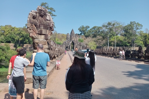 Sonnenaufgang Kleingruppen-Tagestour zu den Tempeln von AngkorSonnenaufgang Kleingruppentour nach Angkor Wat & Ta Prohm