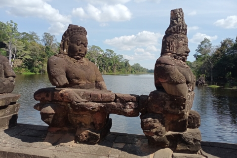 Sun Rise Dagtour in kleine groep naar de tempels van AngkorSun Rise Tour in kleine groep naar Angkor Wat & Ta Prohm