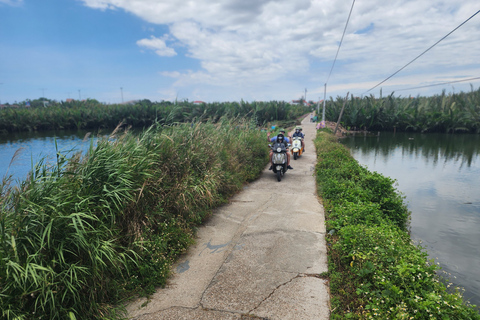 Passeio de Vespa pelos destaques e joias escondidas de Hoi AnHoi An Highlights e Hidden Gems Tour by Vespa